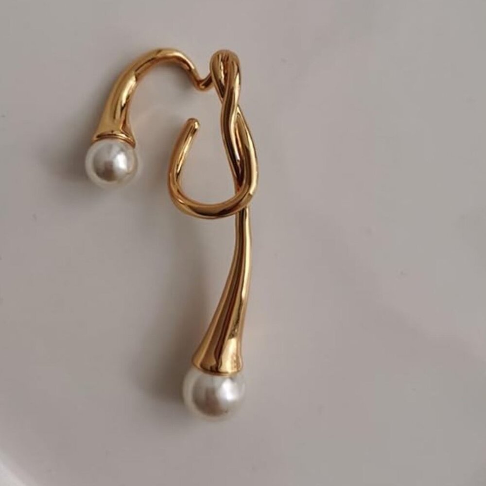Wolf & Badger Gold Drip Ear Cuff Earring | Artisan Molten Metal Statement Jewels - Picture 2 of 3